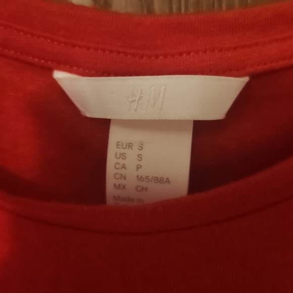 H&M Vibrant Red Short Sleeve Top - Picture 3 of 4
